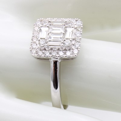 27155804b - Ring mit Diamanten und Brillanten, WG 750/ 000, Diam. u. Brill. zus. ca. 0.71 ct feines ...