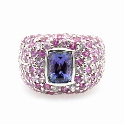 27155808a - Ring mit Tansanit und Saphiren, WG 750/000, 136 Saphire zus. ca. 5 ct, 1 Tansanit ca. ...