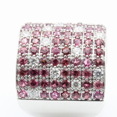 27155809a - Breiter Ring mit Turmalinen und Brillanten, WG 750/000, 100 Turmaline zus. ca. 3.94 ct, ...