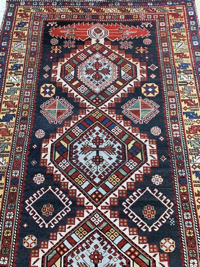 27155844e - ´Shulaver´Kazak antik, Kaukasus, 19.Jhd, Wolle auf Wolle, ca. 325 x 127 cm, EHZ: 2-3, ...