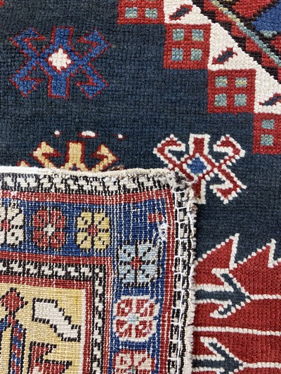 27155844g - ´Shulaver´Kazak antik, Kaukasus, 19.Jhd, Wolle auf Wolle, ca. 325 x 127 cm, EHZ: 2-3, ...