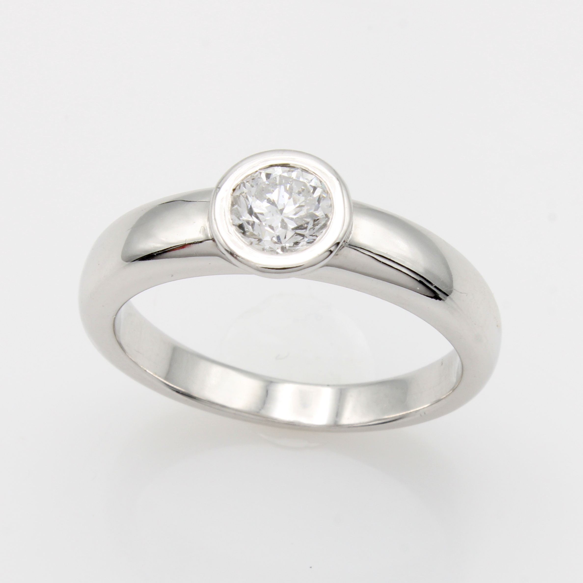 Image 27156362 - Ring mit Brillant, WG 585/000, Brill. in Zargenfassung ca. 0.70 ct feines Weiß/p, RW ...
