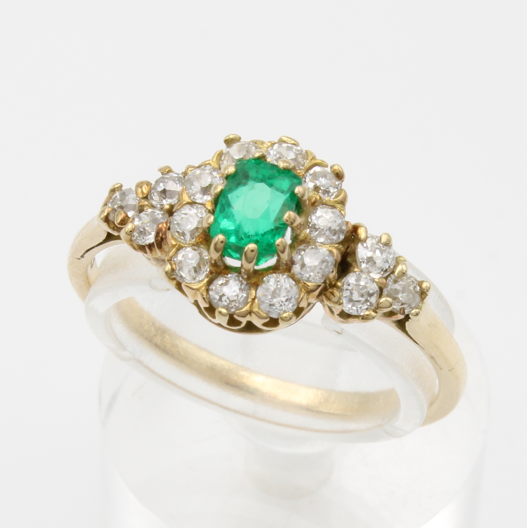 Image 27156373 - Ring mit Smaragd und Diamanten, GG 585/000, Smaragd ca. 0.15 ct, Diam. zus. ca. 0.30 ct ...