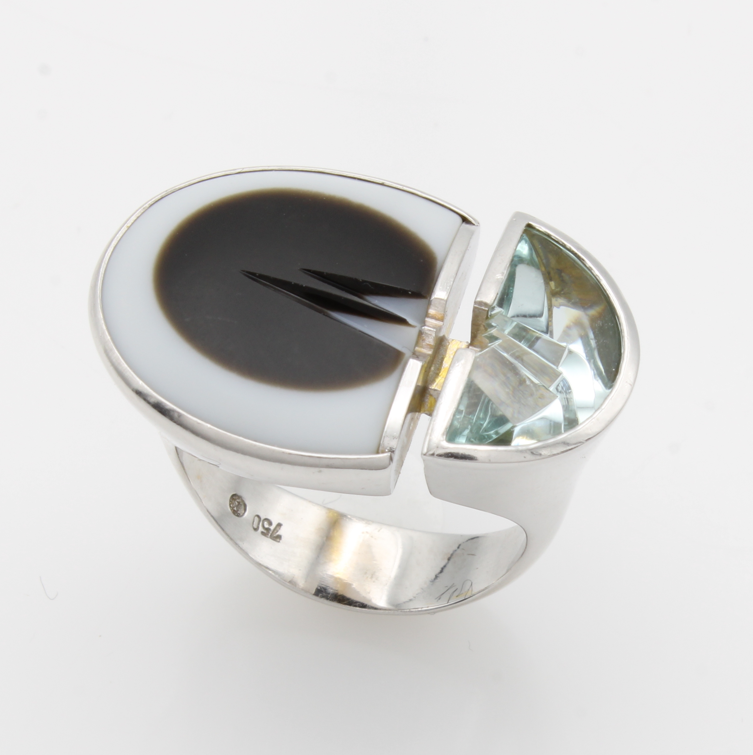 Image 27156374 - Ring mit Achat und Aquamarin, WG 750/000, weiß/brauner Achat z.T. geschnitzt, Aquamarin ...