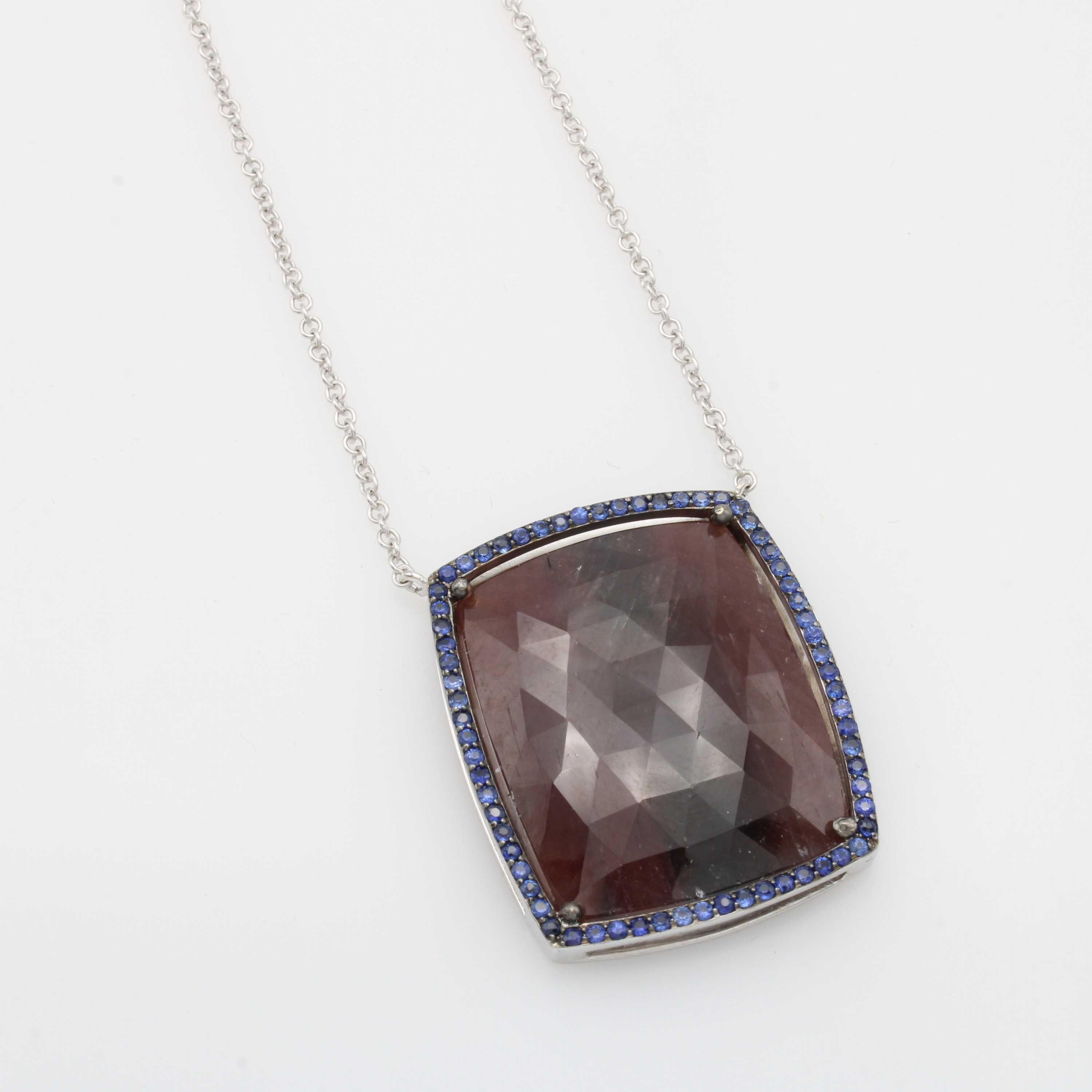 Image 27156392 - Collier mit Saphiren, WG 750/000, natürlicher Saphir umgeben v. blauen Saphiren, L. ca. ...