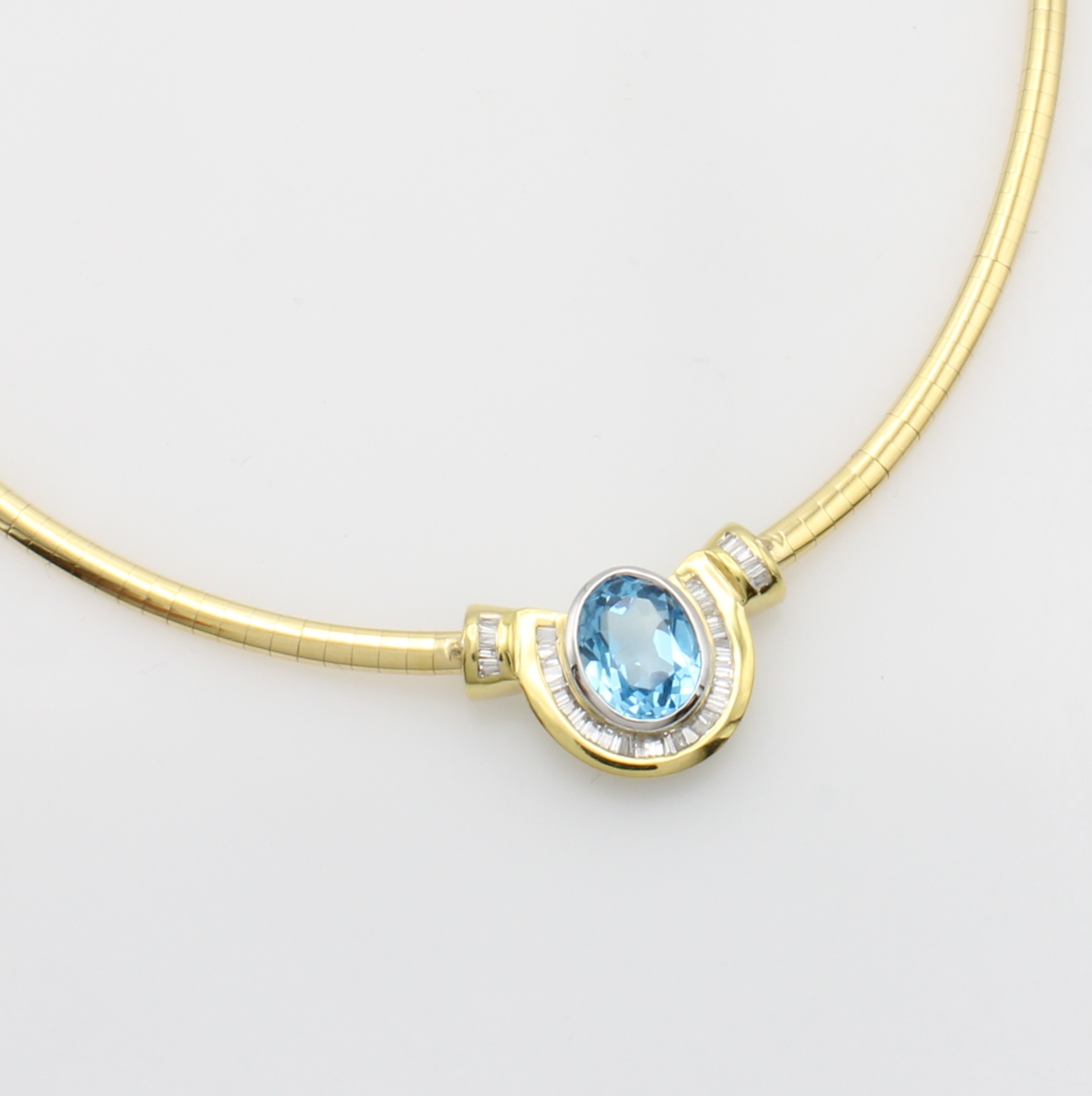 Image 27156393 - Collier mit Blautopas und Diamanten, GG 750/000, ovaler Blautopas (beh.), Diam. im ...