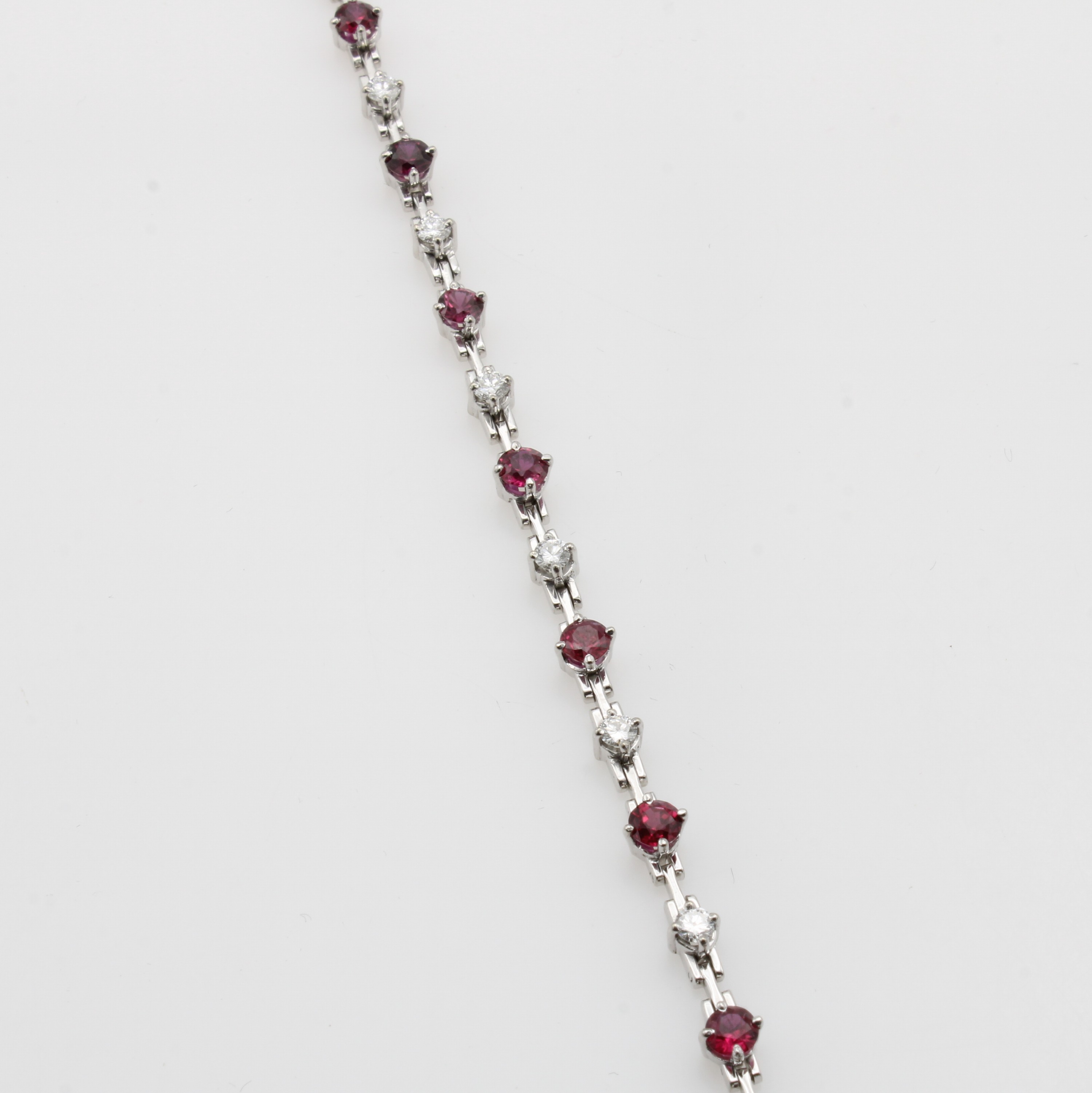 Image 27156395 - Armband mit Rubinen und Brillanten, WG 750/ 000, Rubine zus. ca. 1.20 ct, Brill. zus. ...