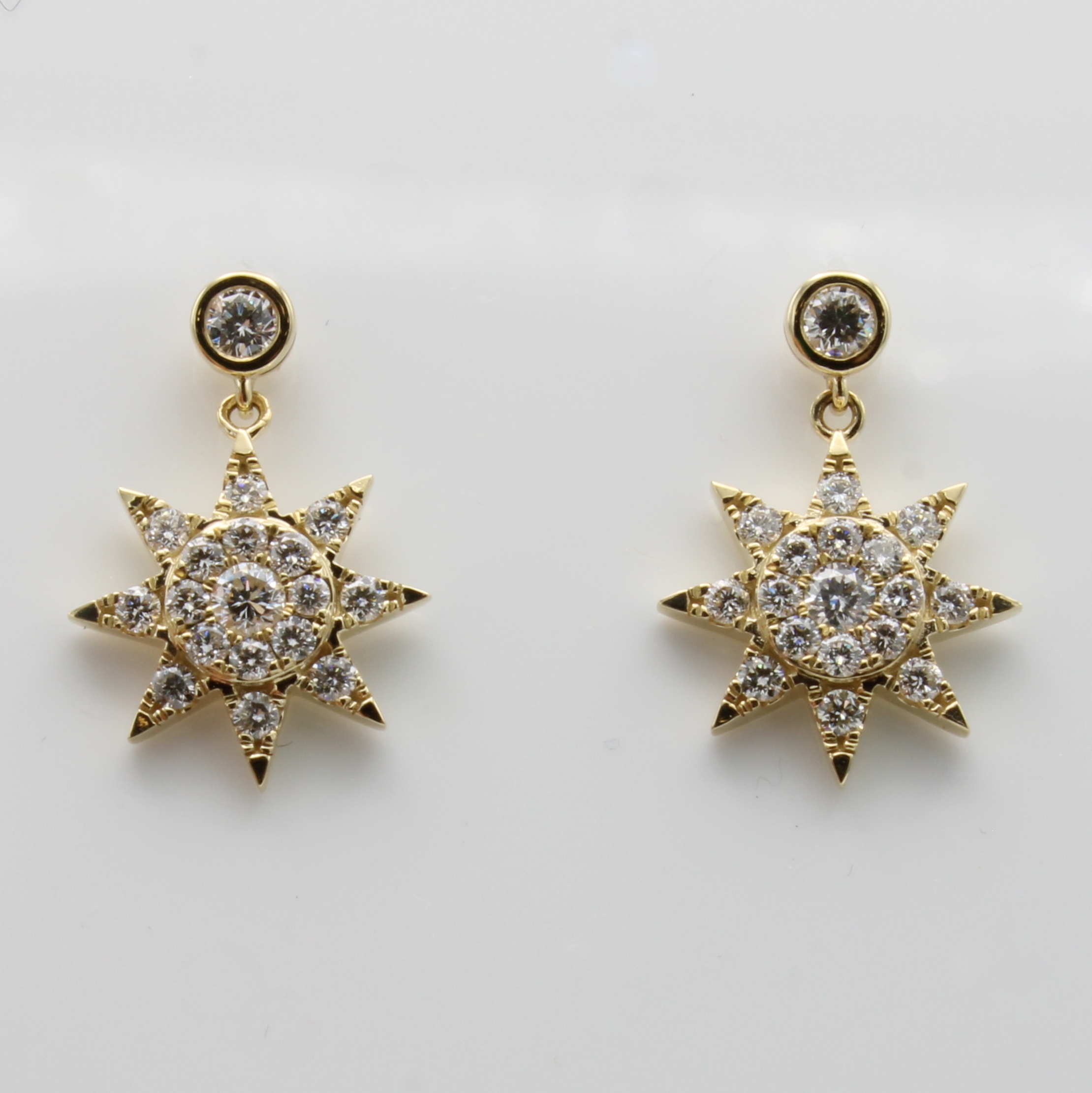 Image 27156638 - Paar Ohrstecker mit Brillanten ´Stern´, GG 585/000, 36 Brill. zus. ca. 0.67 ct feines ...