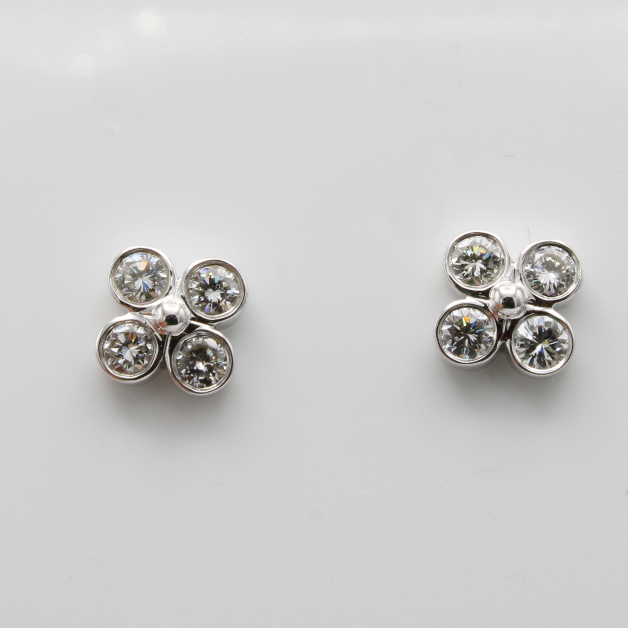 Image 27156646 - Paar Ohrstecker mit Brillanten, WG 585/000, 8 Brill. zus. ca. 0.93 ct feines Weiß /vs ...