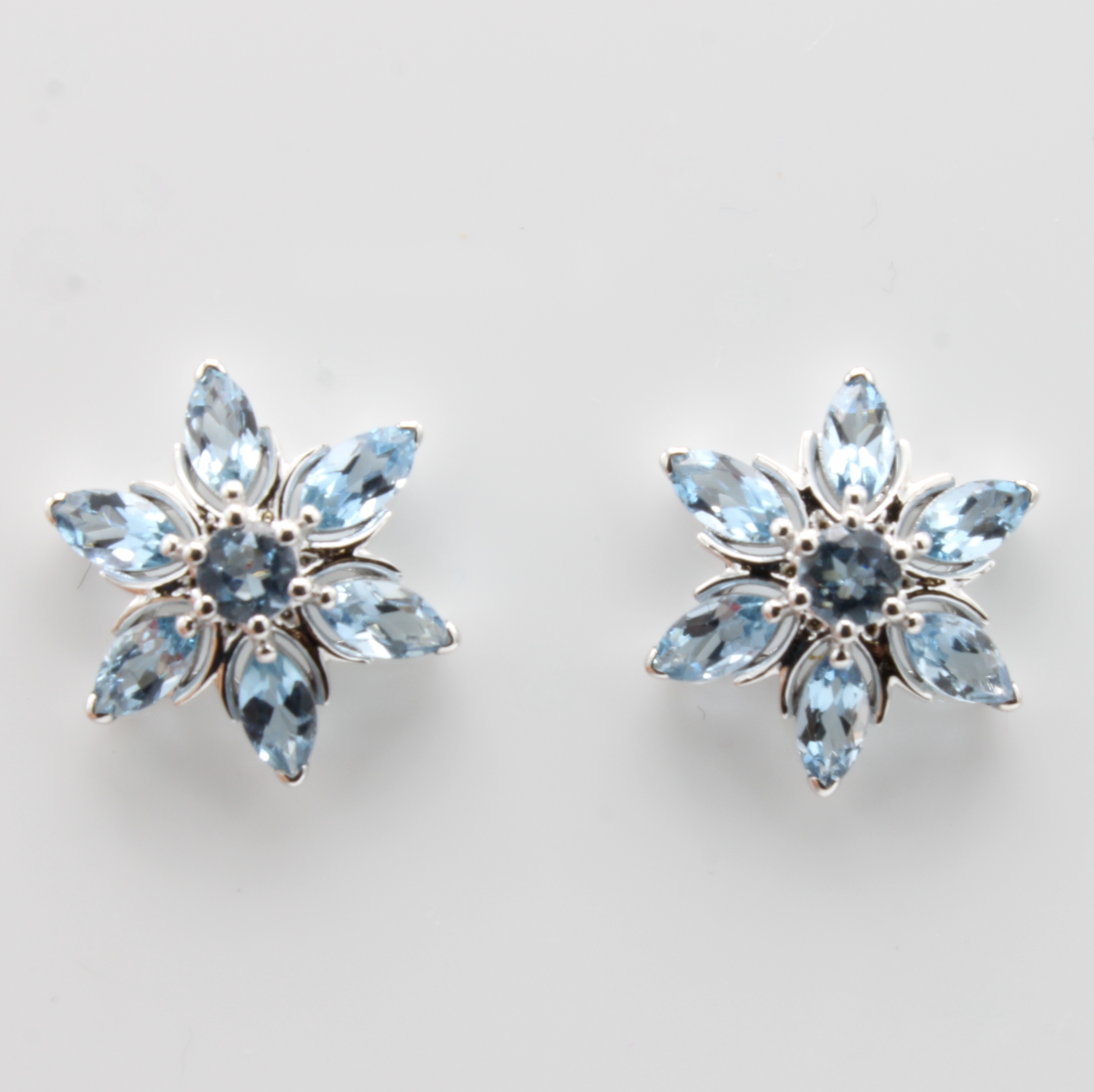 Image 27156698 - Paar Ohrstecker mit Aquamarinen, WG 585/000,14 Aquamarine zus. ca. 1.84 ct in ...