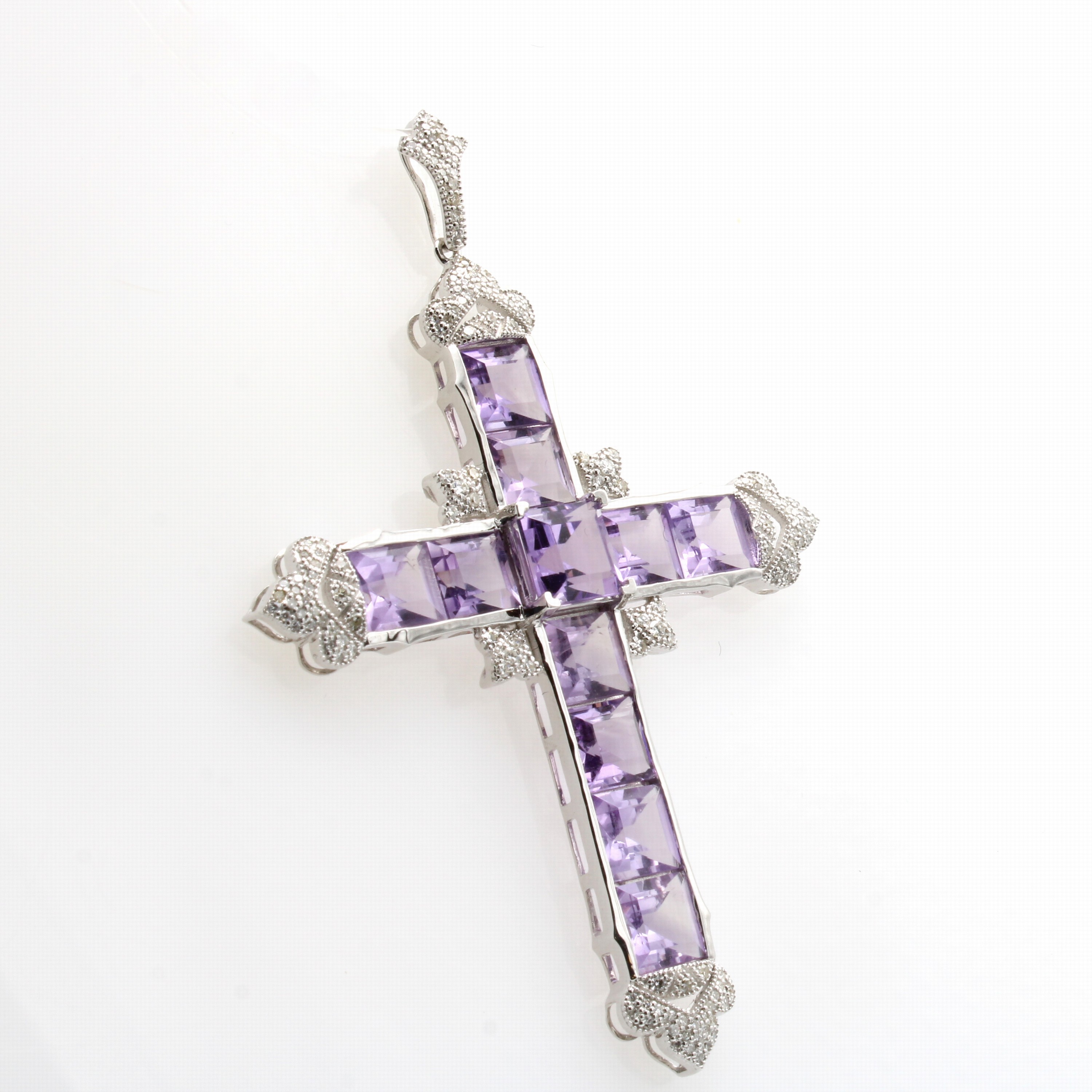 Image 27156822 - Großer Kreuzanhänger mit Amethysten und Diamanten, WG 585/000, 8/8 150 Diam. zus. ca. ...