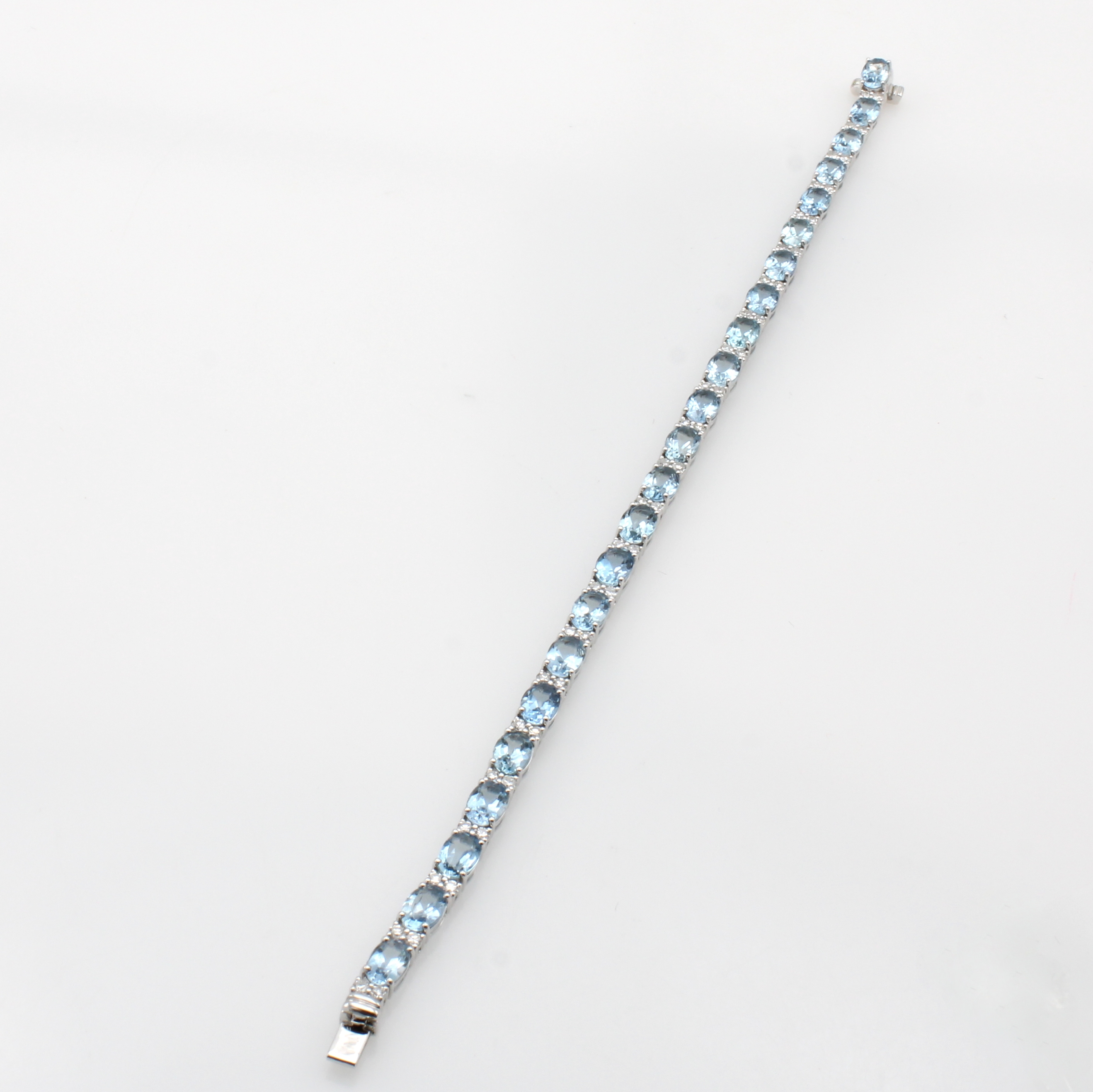 Image 27156990 - Armband mit Aquamarinen und Diamanten, WG 585/000, 46 8/8 Diam. zus. ca. 1.02 ct ...