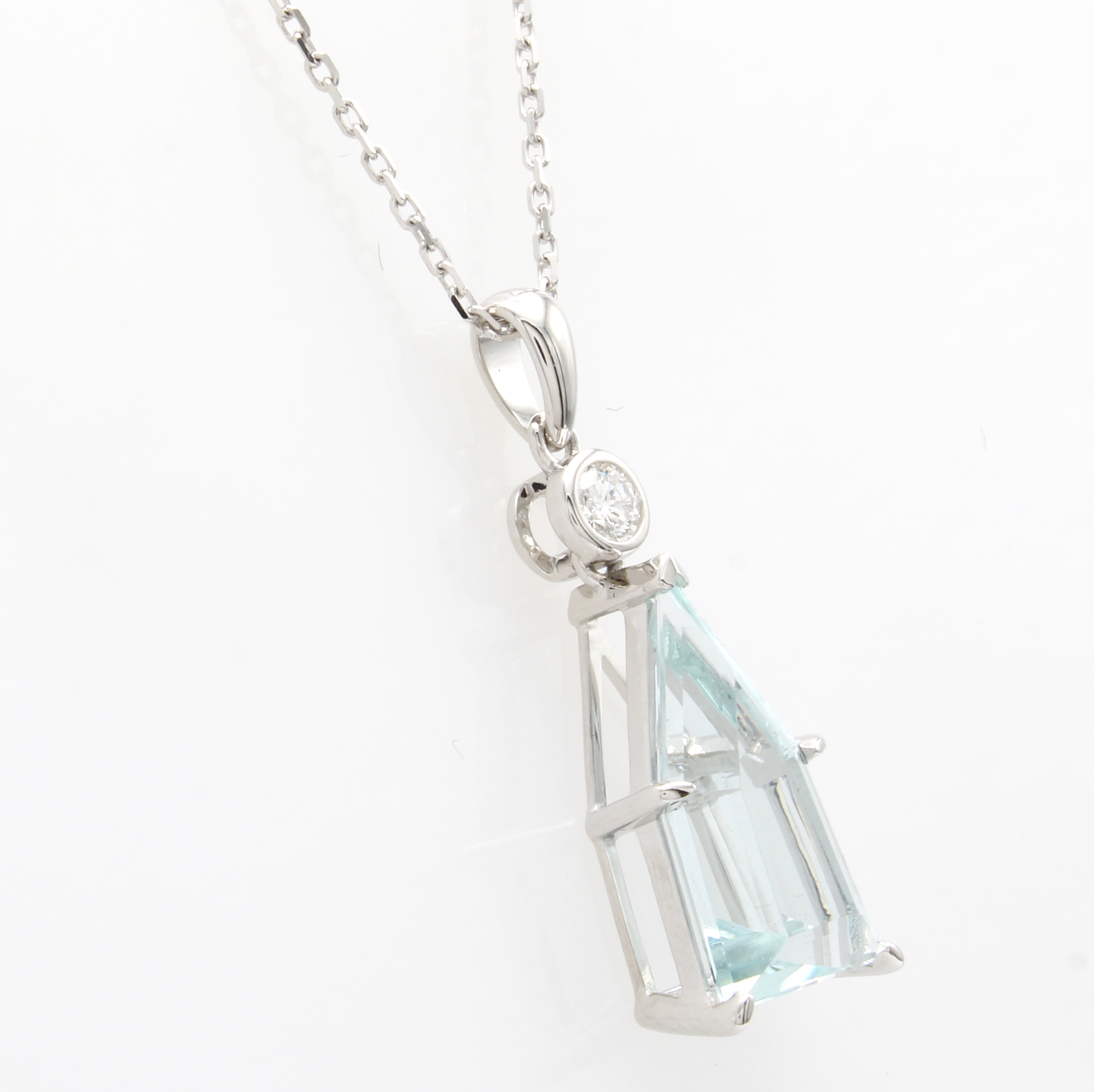 Image 27157190 - Anhänger mit Aquamarin und Brillant, WG 750/000, Aquamarin ca. 4.56 ct, Brill. ca. 0.14 ...