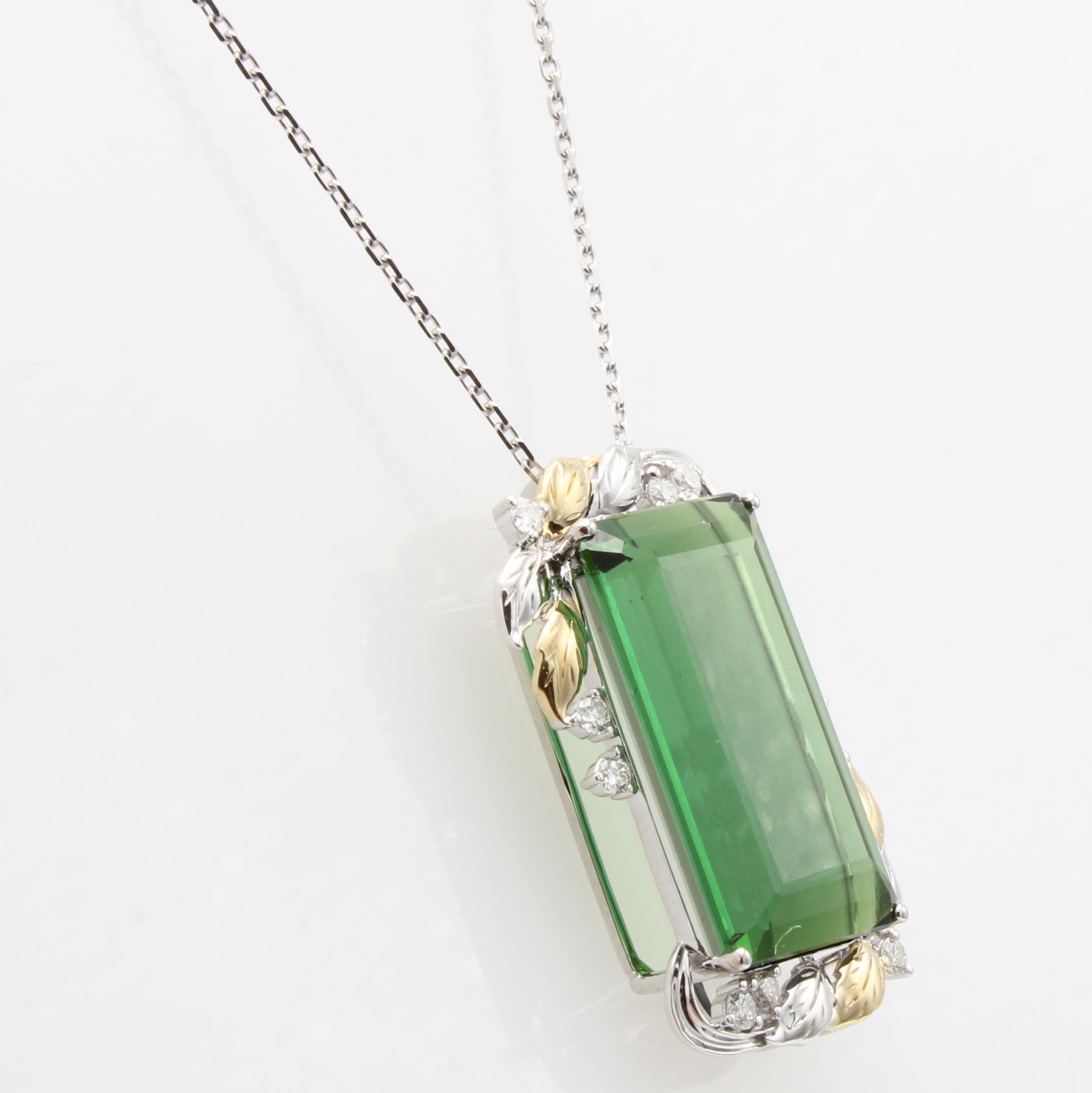 Image 27157192 - Anhänger mit Turmalin und Brillanten an Kette, WG 585/000, Turmalin ca. 23.03 ct, 10 ...