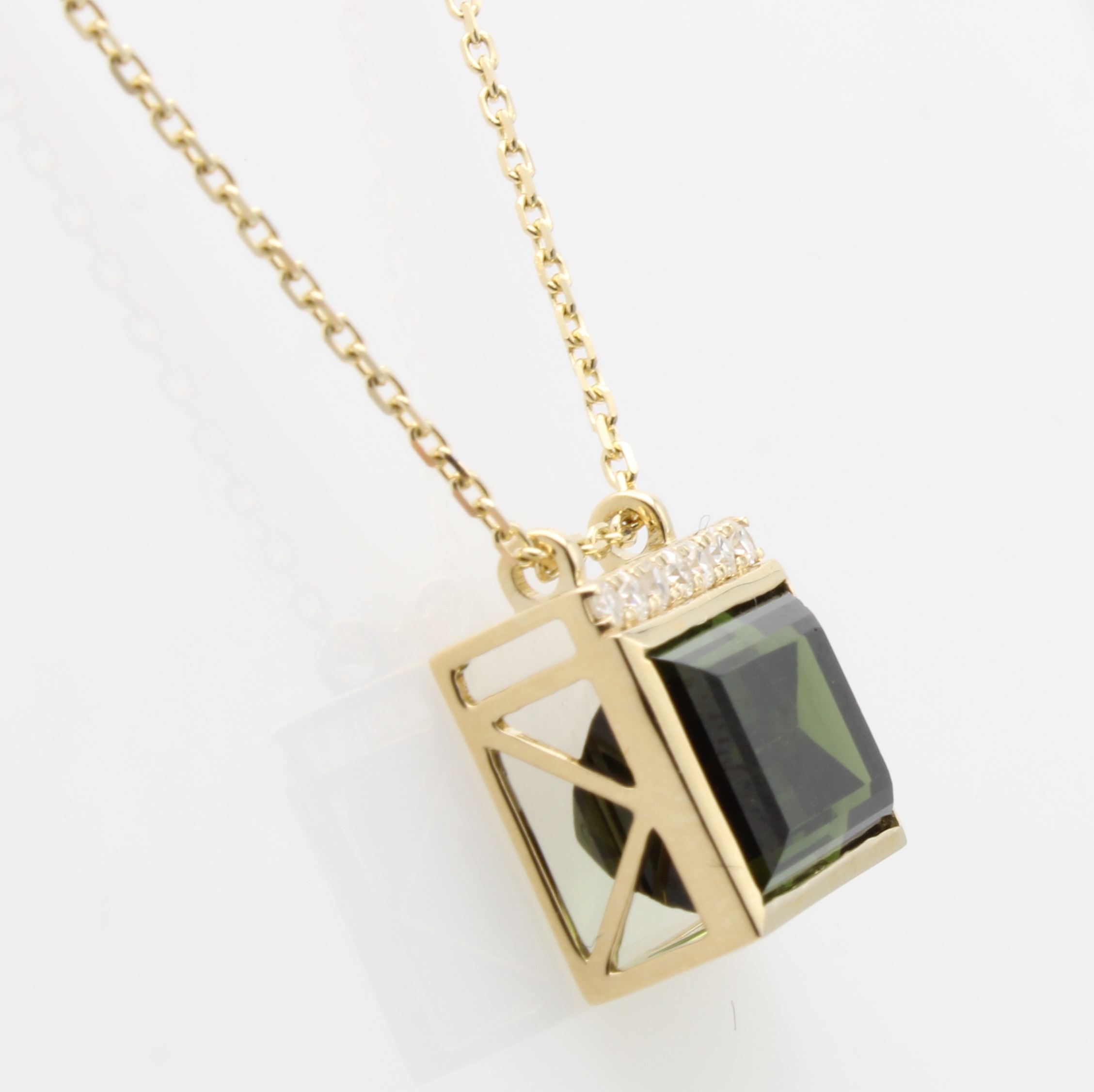 Image 27157194 - Anhänger mit Turmalin und Brillanten an Kette, GG 585/000, Turmalin ca. 6.88 ct, 7 ...
