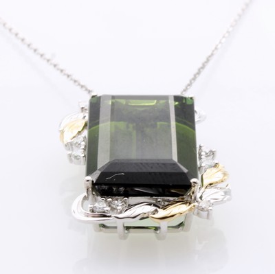 27157192b - Anhänger mit Turmalin und Brillanten an Kette, WG 585/000, Turmalin ca. 23.03 ct, 10 ...