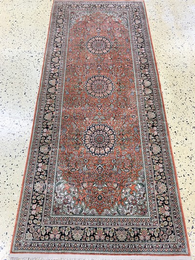 27157339d - Hereke Seide fein, China, Ende 20.Jhd, reine Naturseide, ca. 187 x 78 cm, ca. 1,0 Mio. ...