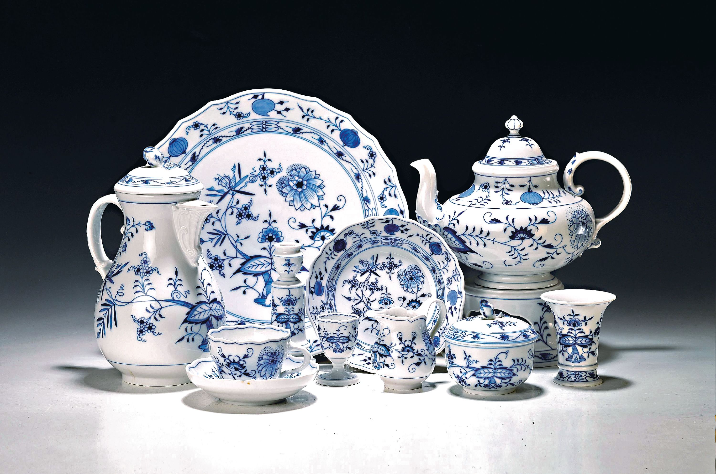 Image 27158100 - Kaffeeservice, Meissen, Zwiebelmuster, für 6 Personen, Kaffeekanne, 2 Zuckerdosen, ...