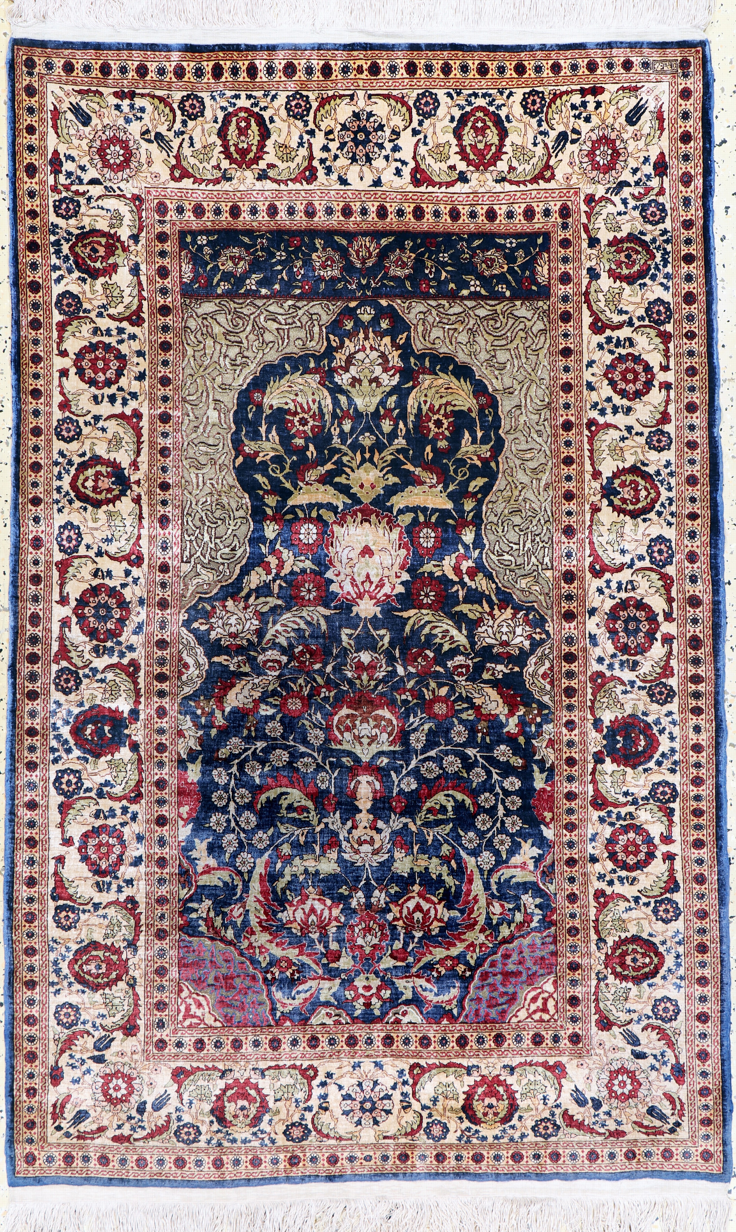Image 27160799 - Hereke Seide fein signiert, Türkei, Mitte 20.Jhd, reine Naturseide´Metallbroschiert´, ...