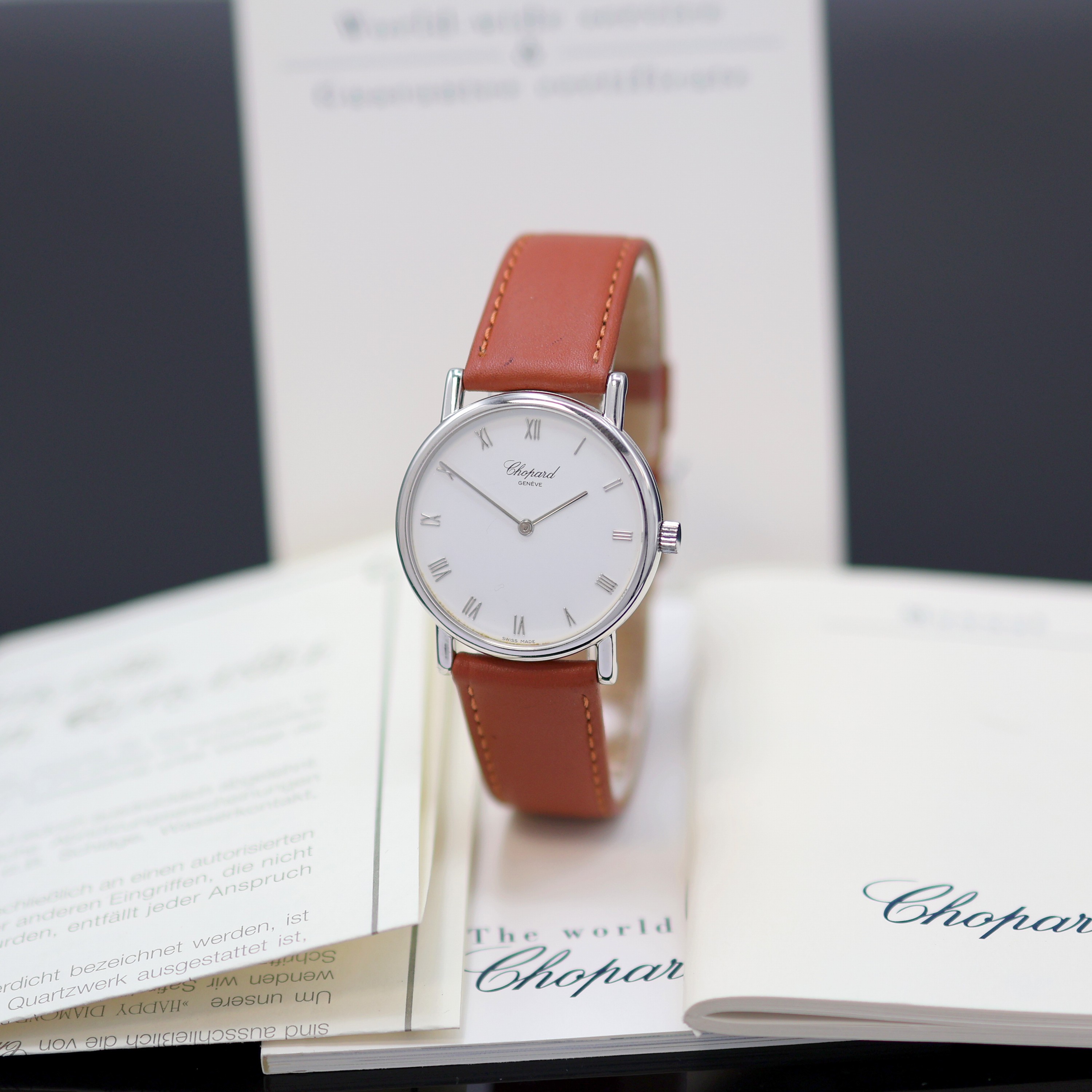 Image 27160861 - CHOPARD Armbanduhr Classic in WG 750/000 Referenz 16/3154, Handaufzug, 2-teil. Geh., ...