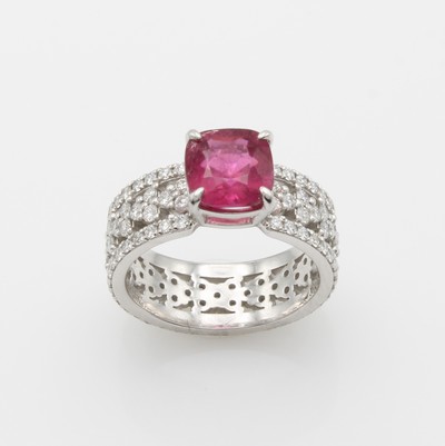 27160855a - Ring mit Turmalin und Brillanten, PT 950/000, viereck., rosa Turmalin mit Kissensch. ...