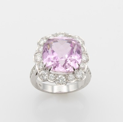 27160862a - Ring mit Kunzit und Brillanten, WG 750/000, vierck., rosa Kunzit ca. 15,40 ct u. Brill. ...