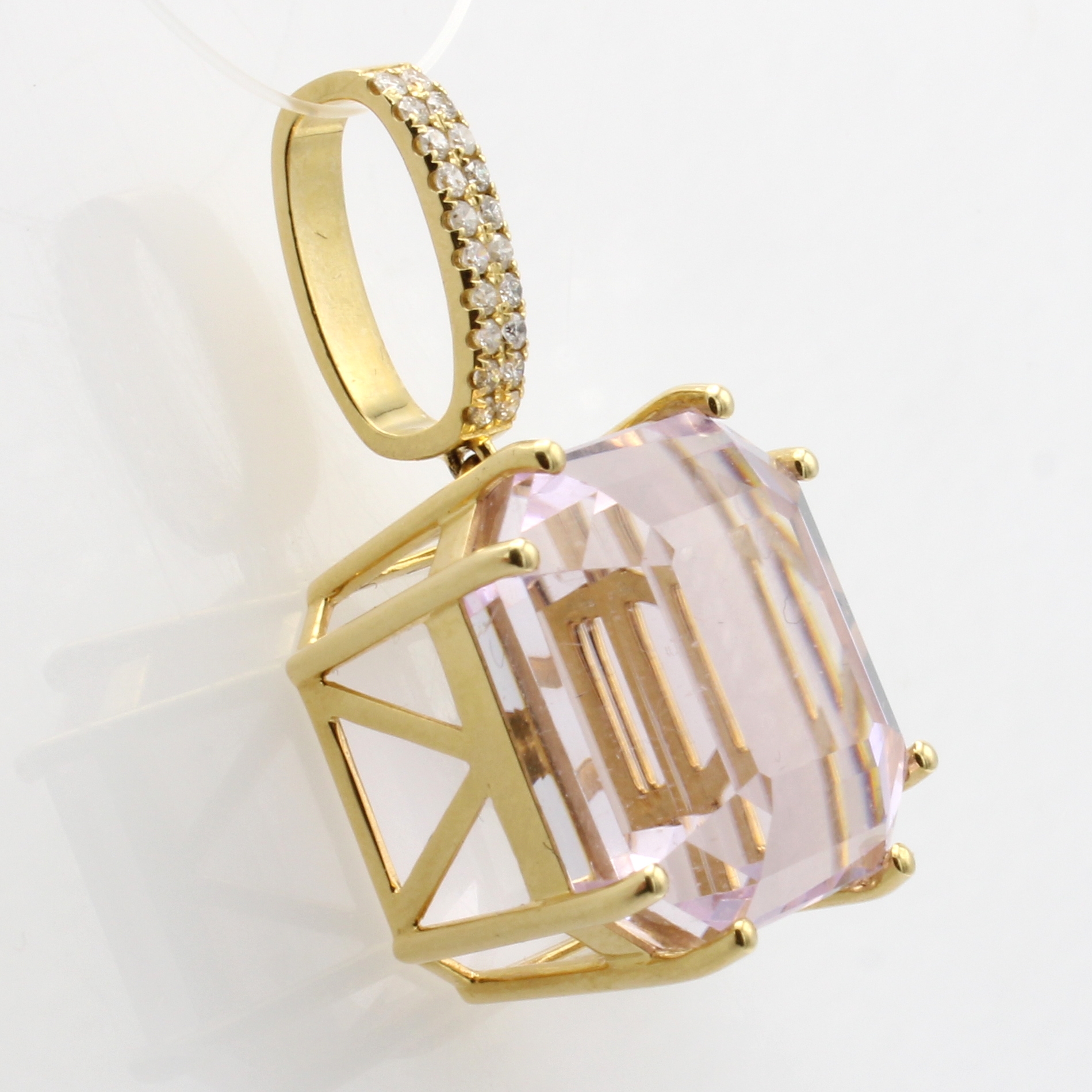 Image 27161147 - Anhänger mit Kunzit und Brillanten, GG 750/ 000, Kunzit ca. 40.68 ct im Smaragdschliff, ...