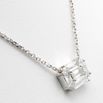 27161179a - Collier mit Diamanten, WG 750/000, 1 zen- traler Diam. im Oktagonalschliff u. 8 Diam. im ...