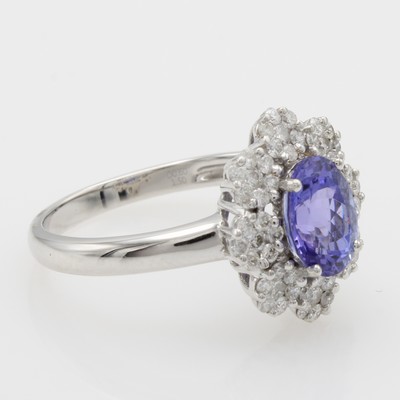 27161235a - Ring mit Tansanit und Brillanten, WG 750/000, ovaler Tansanit ca. 1.50 ct, 56 Brill. ...