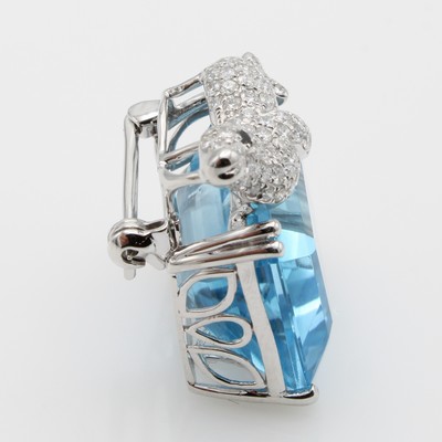 27161252a - Anhänger/Brosche ´Seehund´ mit Blautopas und Brillanten, WG 750/000, Blautopas ca. 28 ...