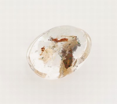 27161373a - Loser Quarz, ca. 58.07 ct, ovaler Cabochon, Quarz mit Einschlüssen Schätzpreis: 180, - ...