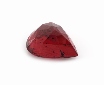 27161382a - Loser Rhodolith, ca. 3.84 ct, facett. Tropfen,intensive Farbe Schätzpreis: 230, - EUR