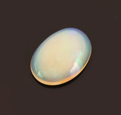 27161397a - Loser Opal, ca. 3.21 ct, ovaler Cabochon, schönes Farbspiel Schätzpreis: 210, - EUR