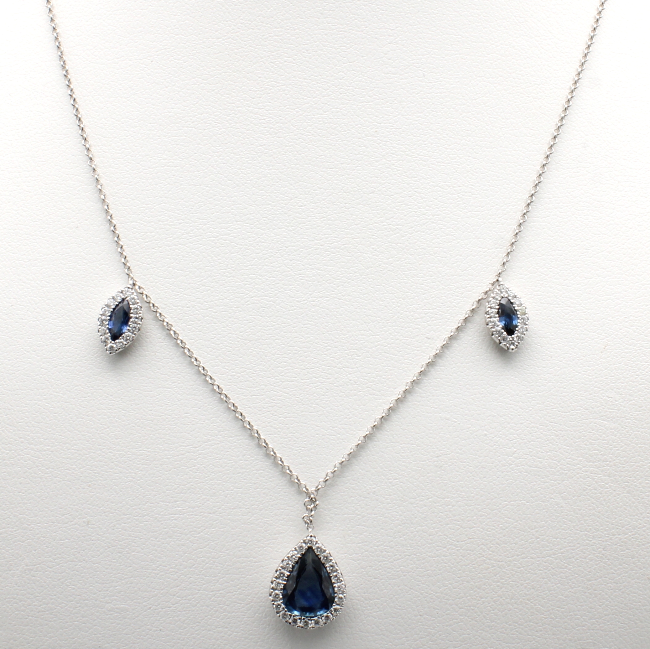 Image 27161495 - Collier mit Brillanten und Saphiren, WG 750/000, 3 Saphire im Navette- u. Tropfenschliff ...