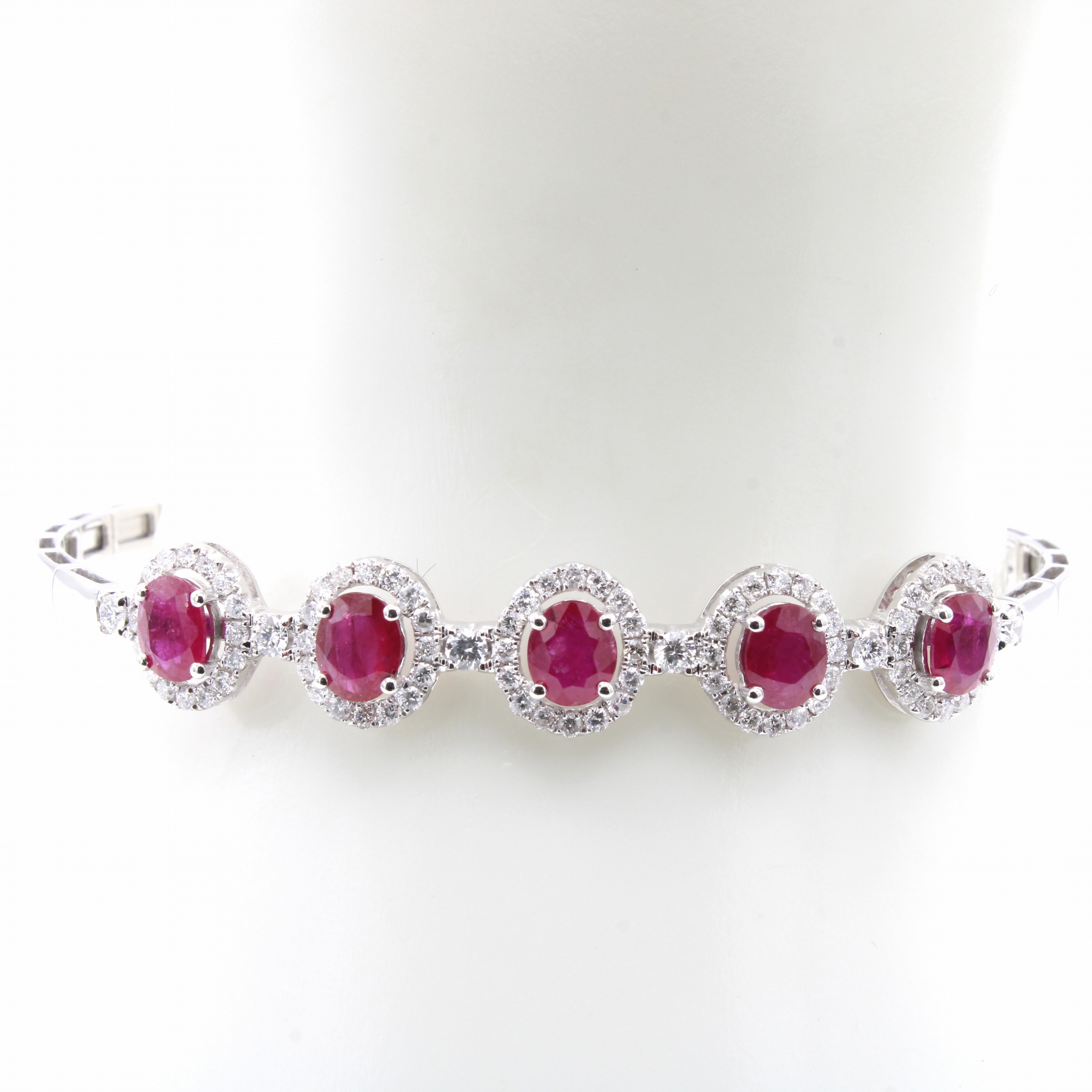 Image 27161498 - Armspange mit Rubinen und Brillanten, WG 750/000, 5 ovale Rubine zus. ca. 2.90 ct, 86 ...