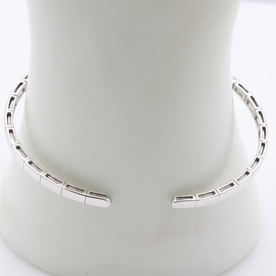 27161498a - Armspange mit Rubinen und Brillanten, WG 750/000, 5 ovale Rubine zus. ca. 2.90 ct, 86 ...