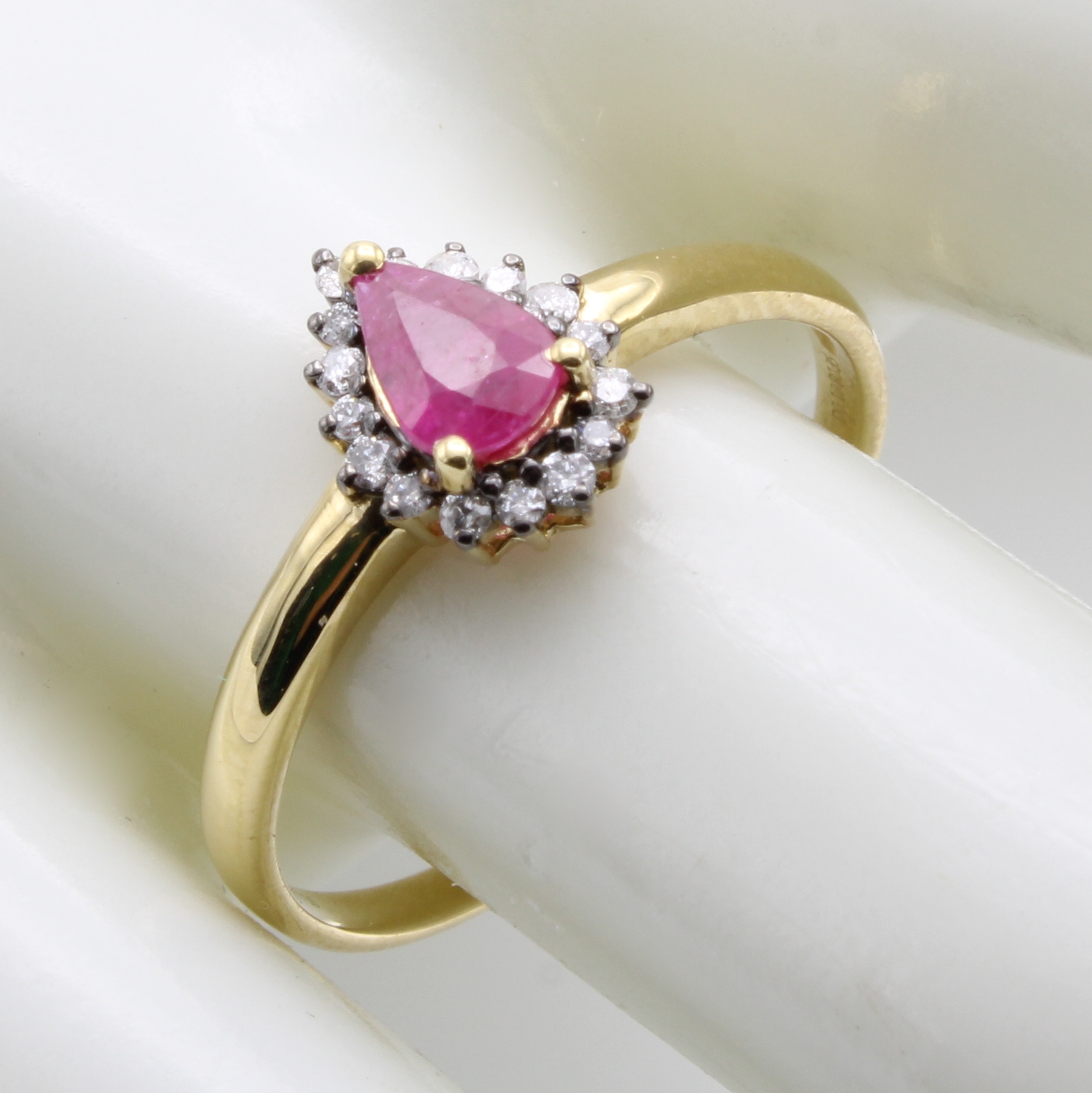 Image 27161505 - Ring mit Rubin und Brillanten, GG 750/000, Rubintropfen ca. 0.45 ct, 17 Brill. zus. ca. ...