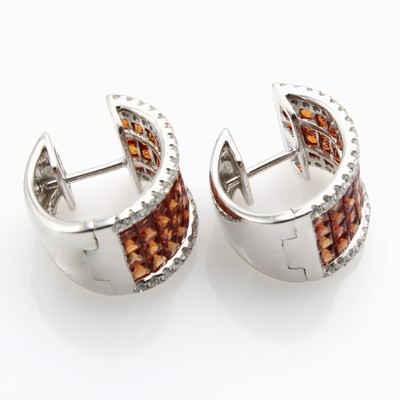 27161508a - Paar Creolen mit Saphiren und Brillanten, WG750/000, 89 orangefarb. Saphircarrées zus. ...