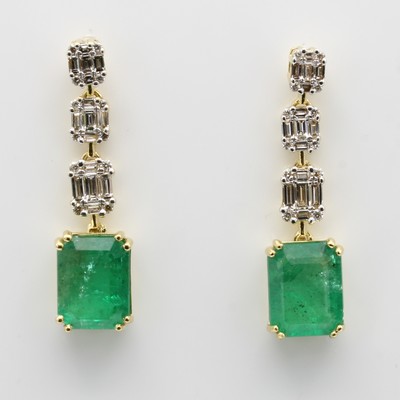 27161510a - Paar Ohrstecker mit Smaragden, Diamanten und Brillanten, GG 750/000, 2 Smaragde zus. ca. ...