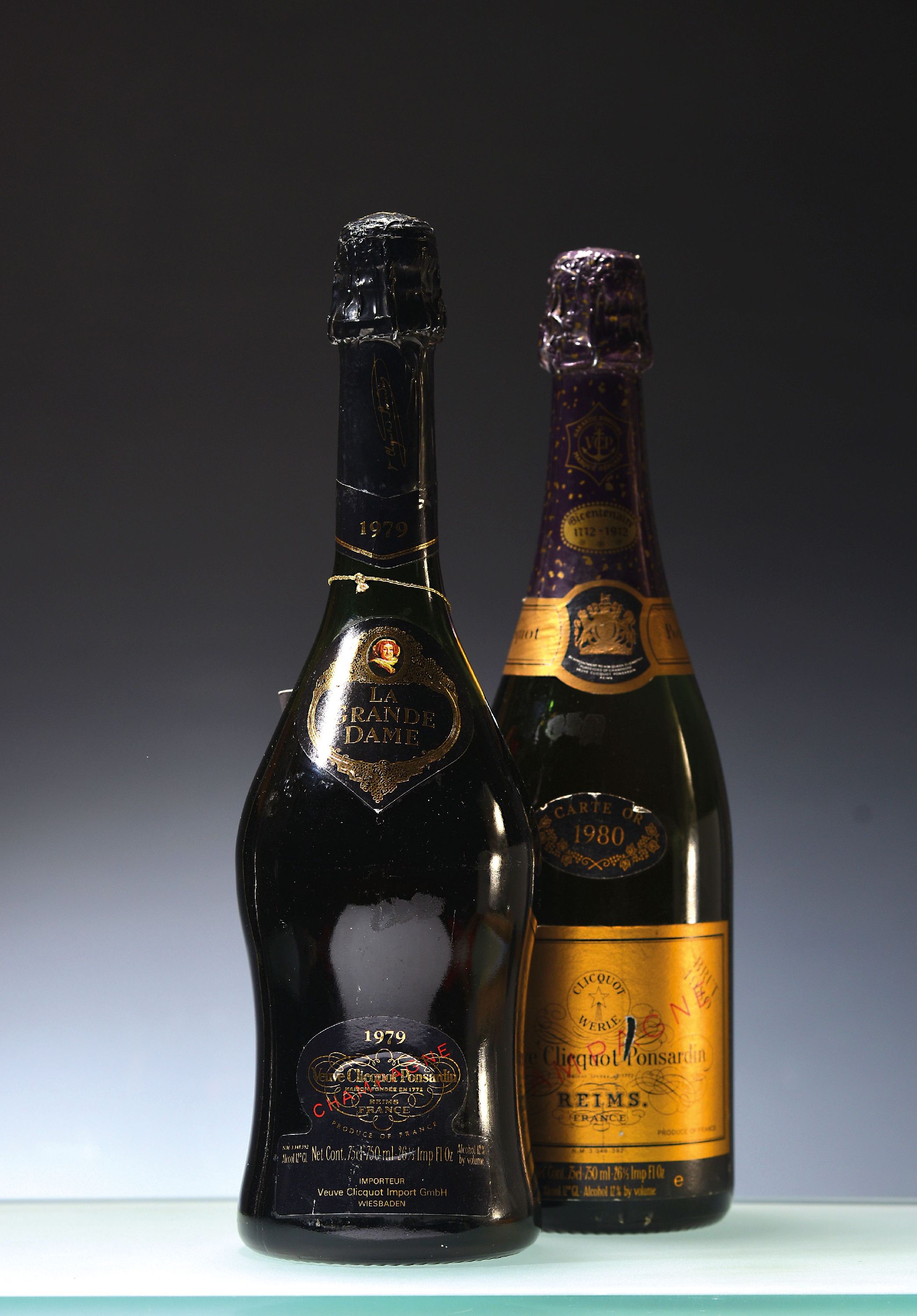 Image 27162054 - 2 Flaschen Veuve Clicquot Ponsardin: 1979 La Grande Dame Brut und 1980 Bicentenaire 1772 ...