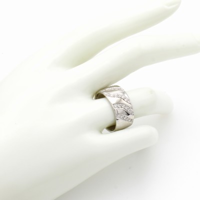 27162406a - Ring mit Brillanten, WG 585/000, Brill. in 5 Reihen diagonal gef. zus. ca. 0.30 ct ...