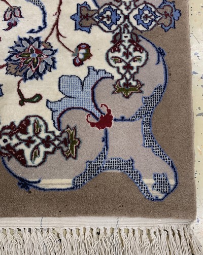 27163507e - Esfahan fein alt, Persien, Mitte 20.Jhd, Korkwolle auf Seide, ca. 162 x 108 cm, ca. ...