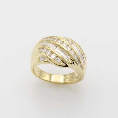 27163953a - Ring mit Diamanten und Brillanten, GG 750/ 000, Diam. im Baguetteschliff u. Brill. zus. ...