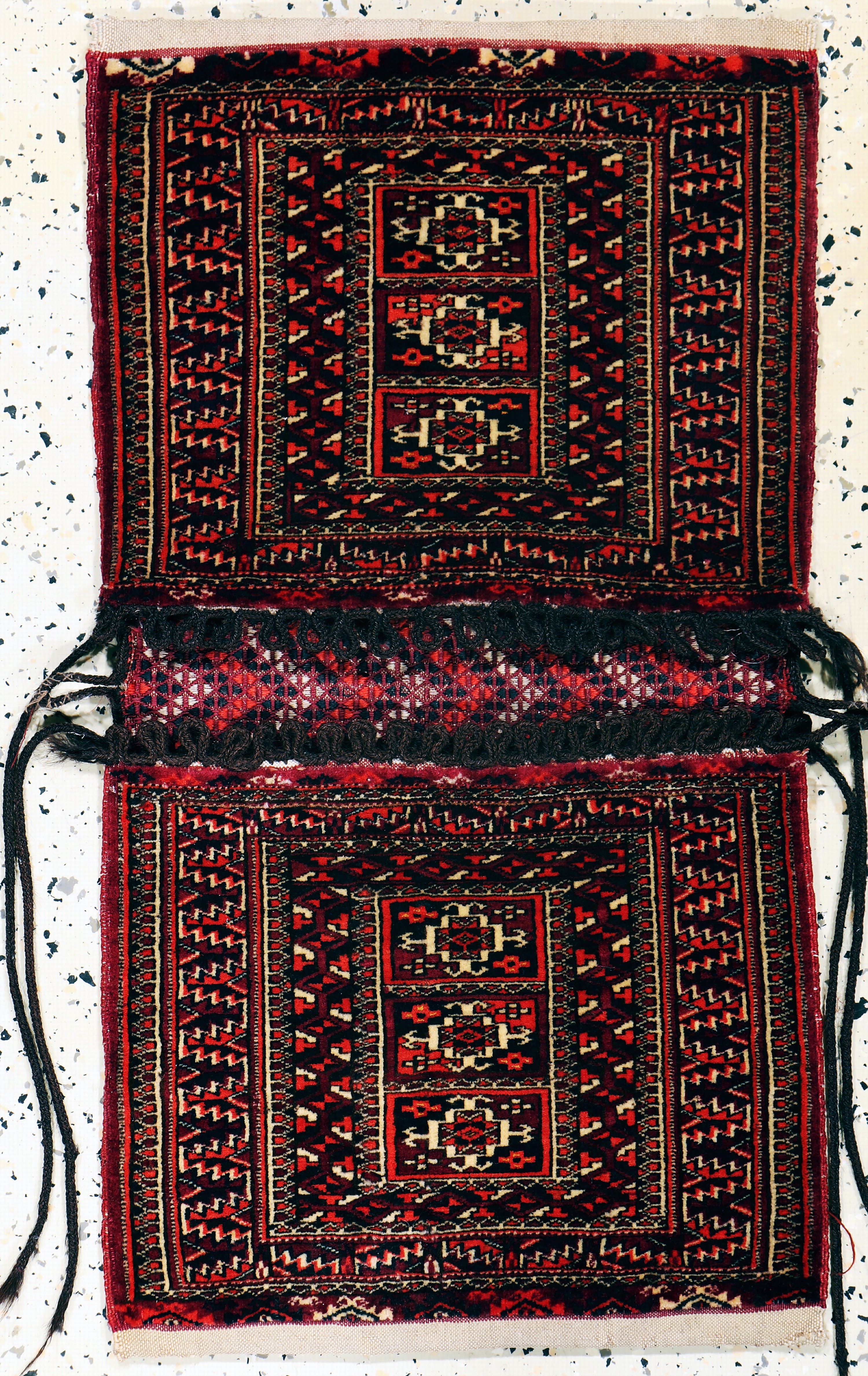Image 27164033 - Tekke double bag, Turkmenistan, around 1900, wool on wool, approx. 82 x 46 cm, condition: ...