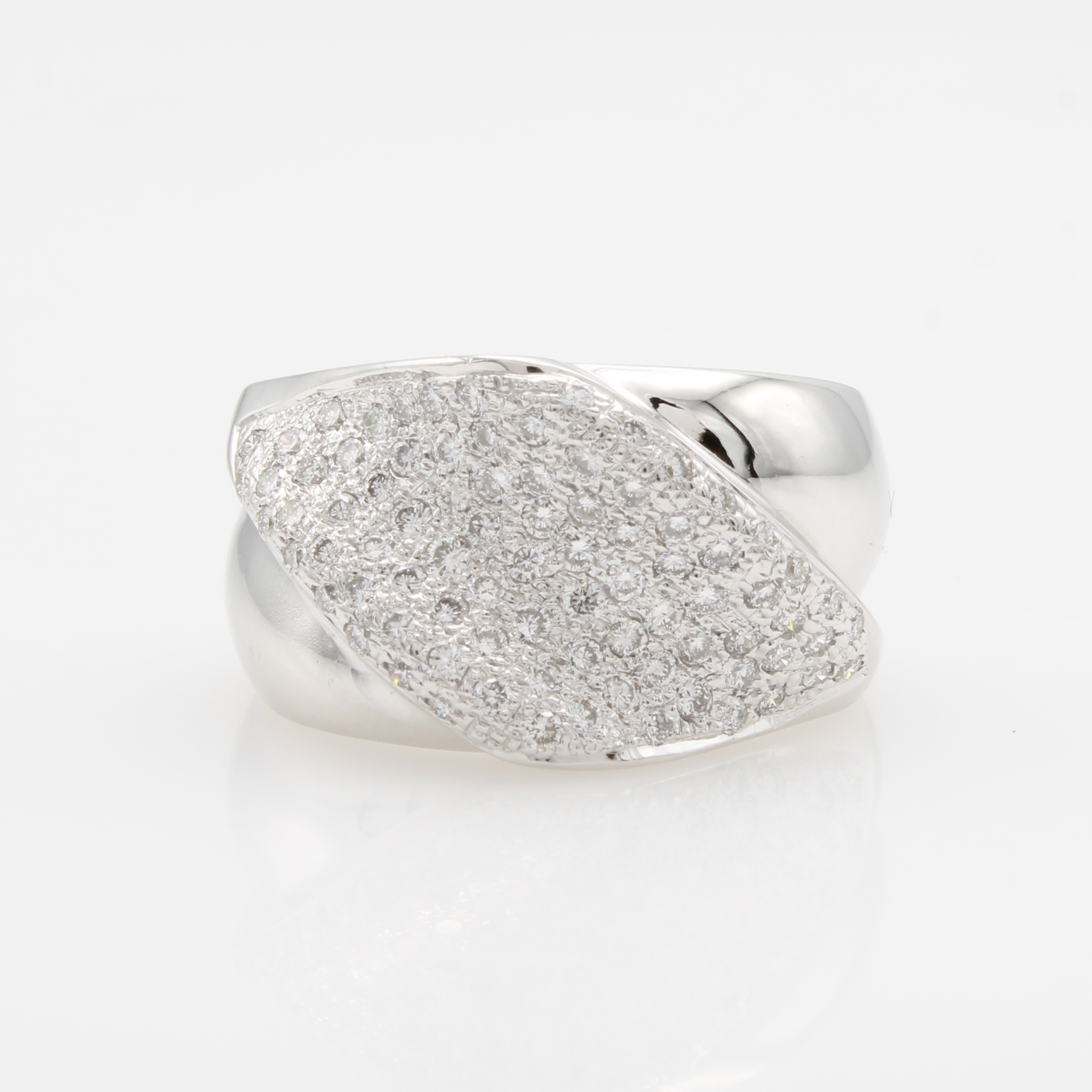 Image 27164036 - Ring mit Brillanten, WG 750/000, Brill. mehrrhg., diagonal gef. zus. ca. 0.91 ct feines ...