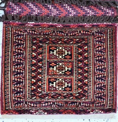 27164033b - Tekke double bag, Turkmenistan, around 1900, wool on wool, approx. 82 x 46 cm, condition: ...