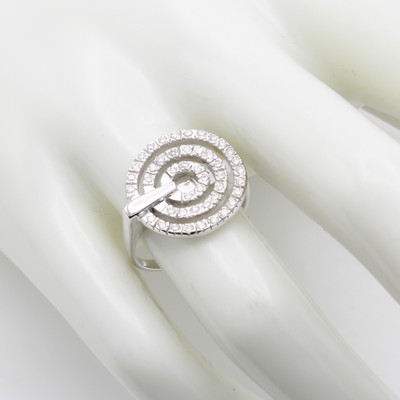27164035a - Ring mit Brillanten, WG 750/000, Ringkopf in Form v. 3 Kreisen bes. m. Brill. zus. ca. ...