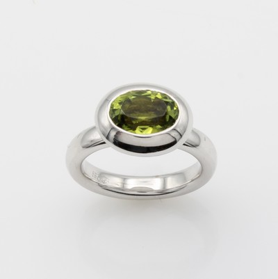 27164089a - Ring mit Peridot, WG 585/000, ovaler Peridot in breiter, glatter Fassung, RW ca. 55 ...