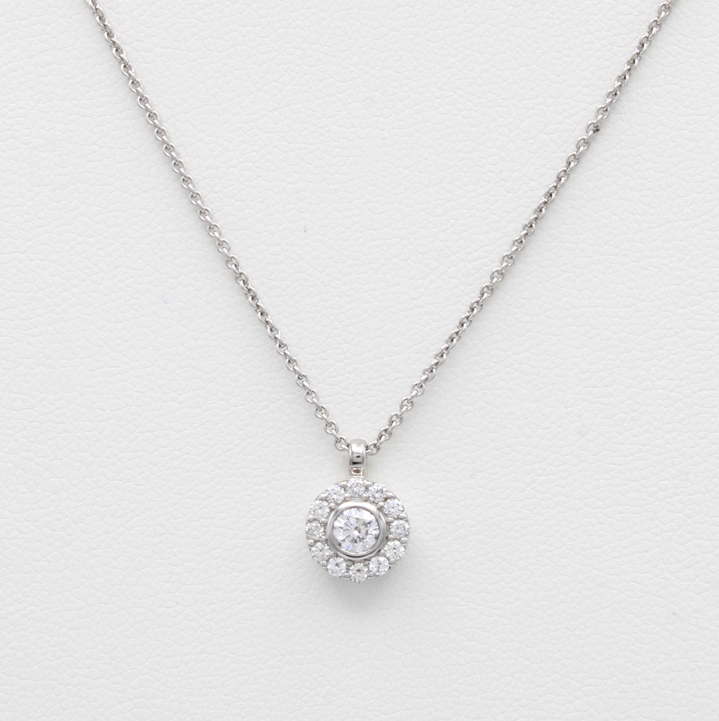 Image 27164133 - Collier mit Brillanten, WG 750/000, Anh. in runder Form bes. m. 13 Brill. zus. ca. ...
