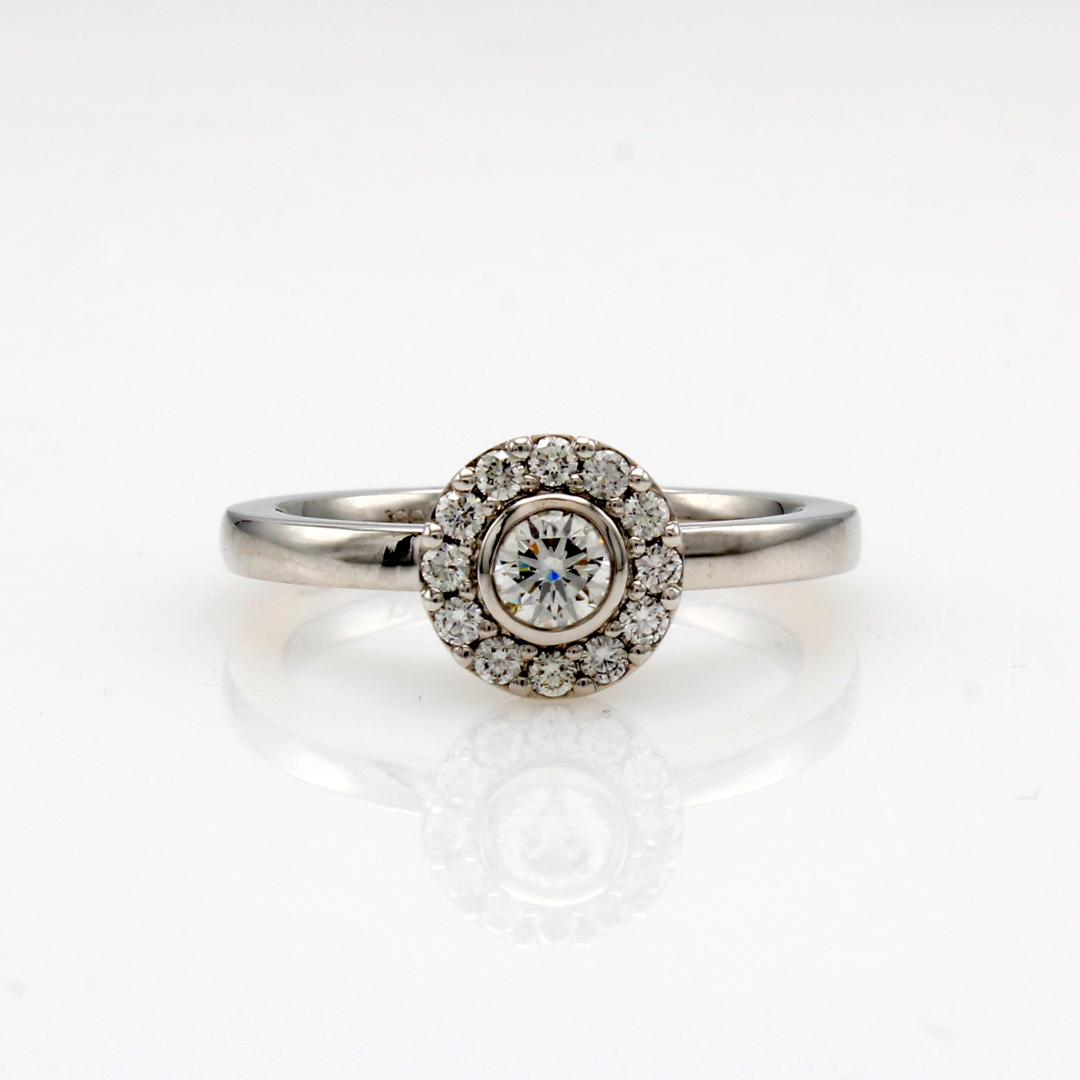 Image 27164135 - Ring mit Brillanten, WG 750/000, 13 Brill. in rundem Ringkopf zus. ca. 0.40 ct Weiß/si, ...